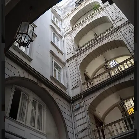 Frühstückspension Downtown Napoli B&B “Se Nun Canto Moro..” *