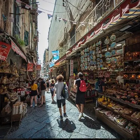 Downtown Napoli B&B “Se Nun Canto Moro..” Frühstückspension Neapel