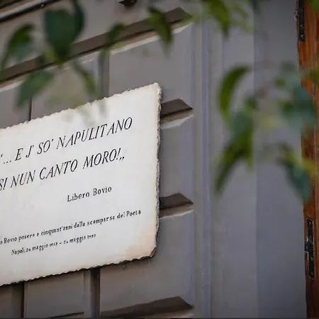 Downtown Napoli B&B “Se Nun Canto Moro..” Frühstückspension *