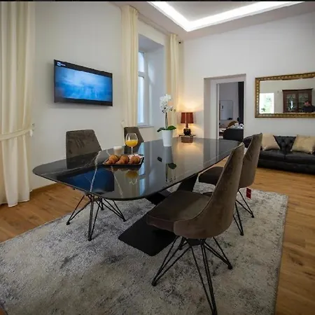 Downtown Napoli B&B “Se Nun Canto Moro..” Neapel